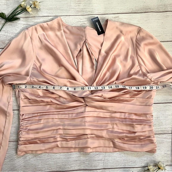 EXPRESS Twist Front Tie Back Top - Picture 13 of 16